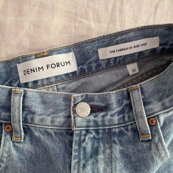 Aritzia Denim Forum The Farrah Hi-rise Wide Jean Size 23 Light Blue Wash - Picture 4 of 6